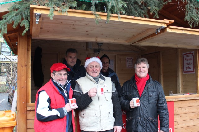 Ein heißer  Glühwein hilft gegen die Kälte