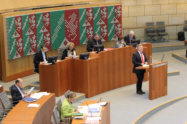 Rüdiger Weiß im Plenarsaal des Düsseldorfer Landtages